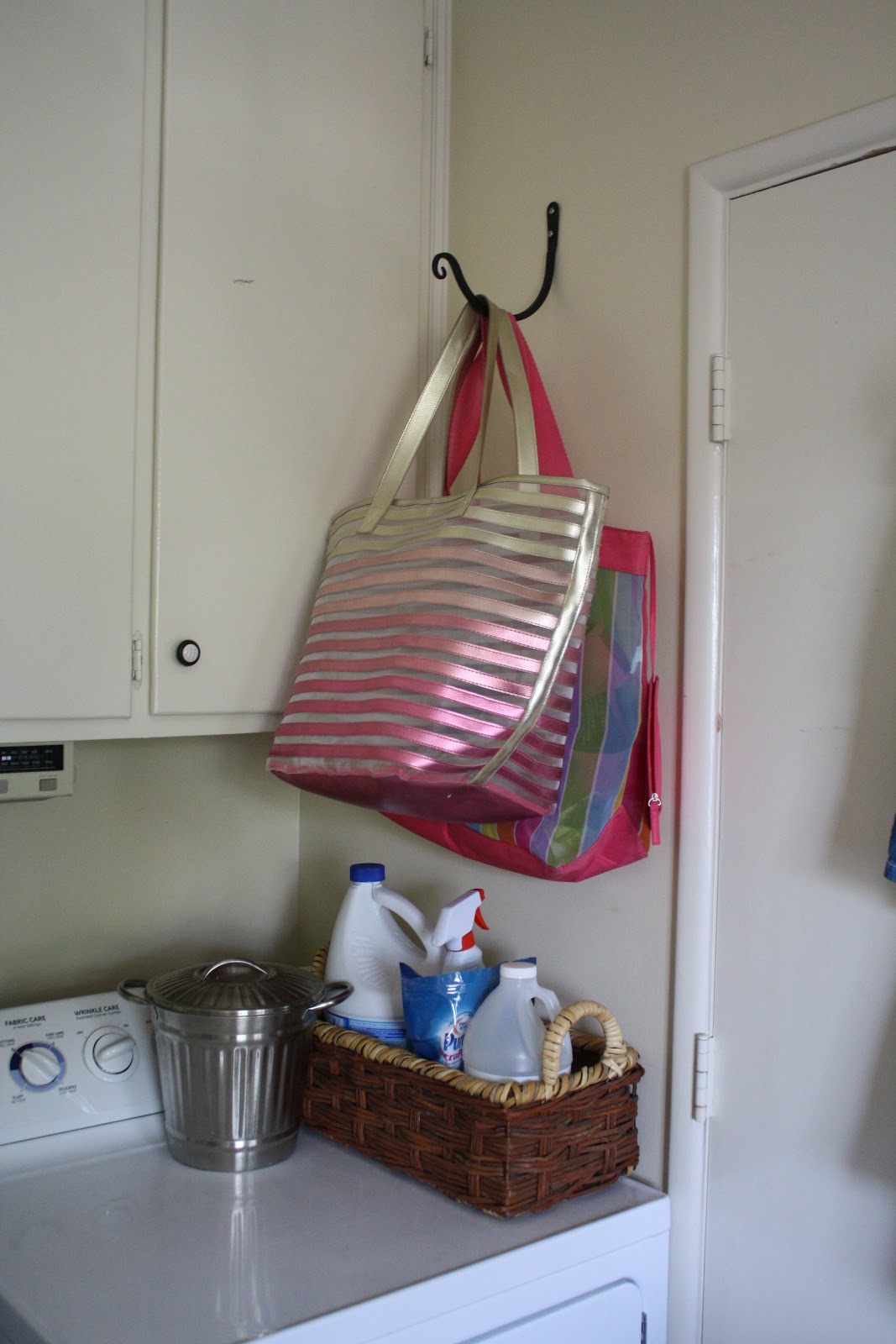 Sunny Simple Life Beach Bag Storage Solution